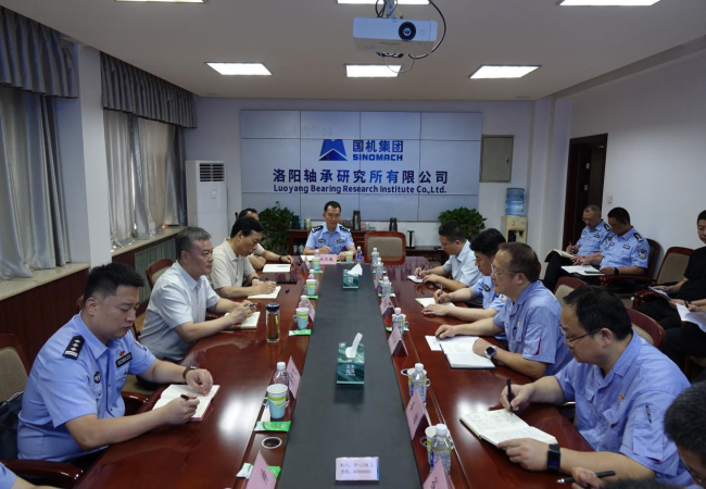 洛陽(yáng)市副市長(cháng)、公安局局長(cháng)楚國劍到軸研所調研